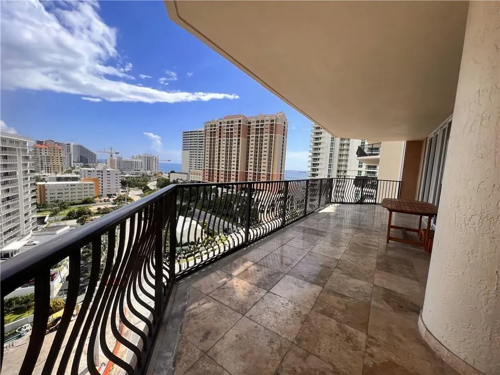 100 S Birch Rd, #1403