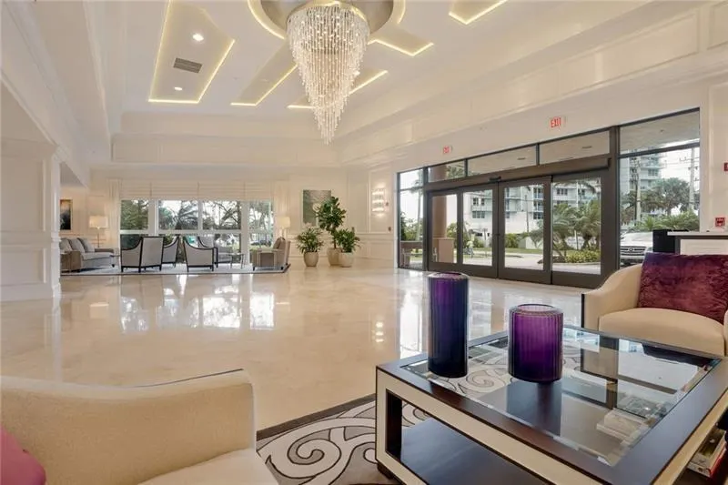 100 S Birch Rd, #1403