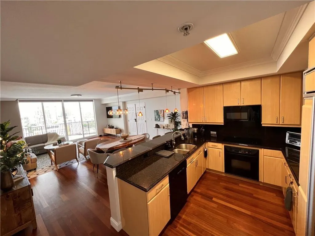 100 S Birch Rd, #1403