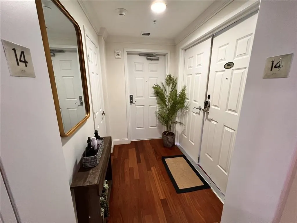 100 S Birch Rd, #1403