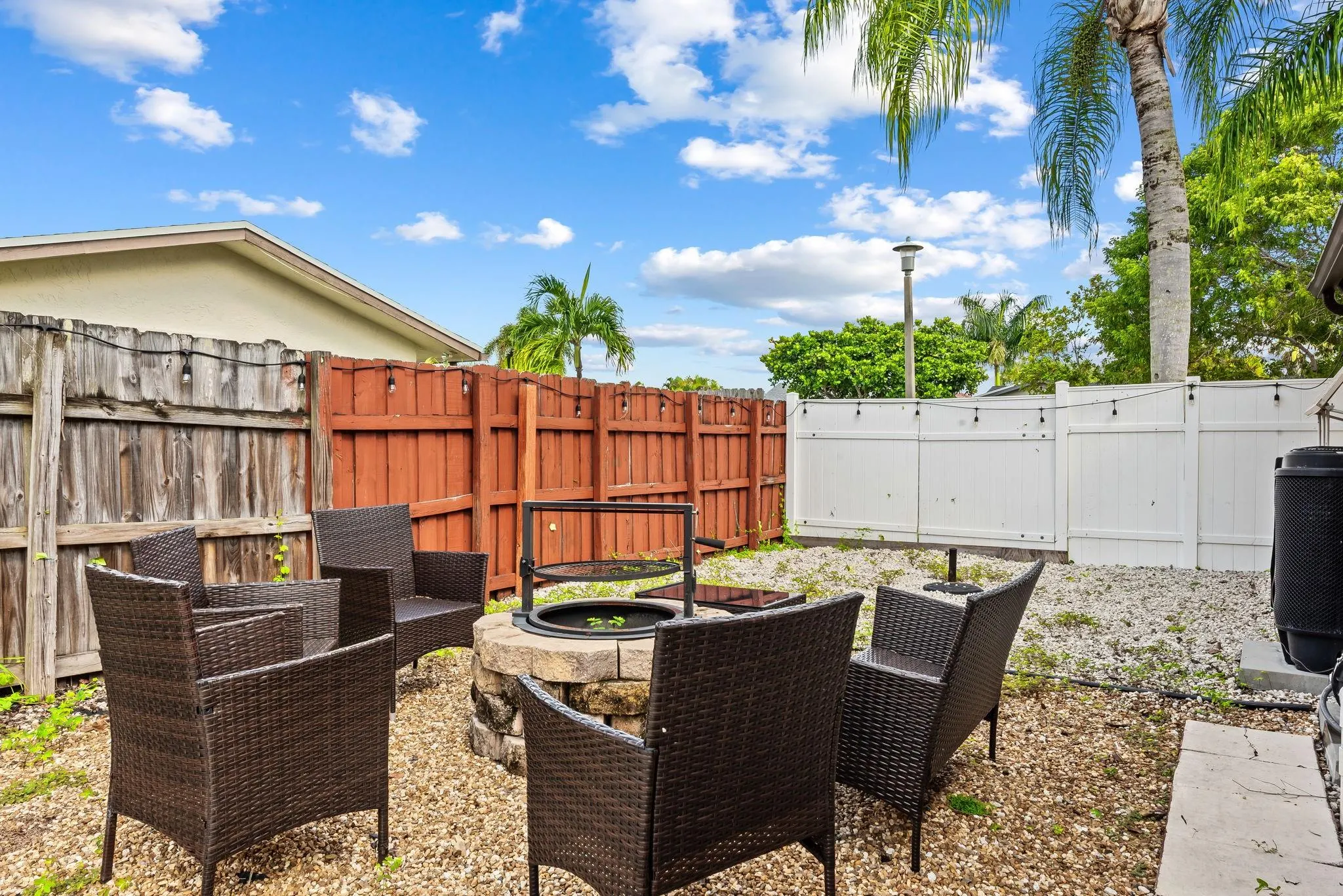 563 SW 169th Ave