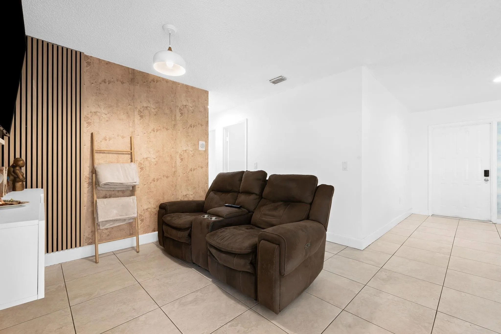 563 SW 169th Ave