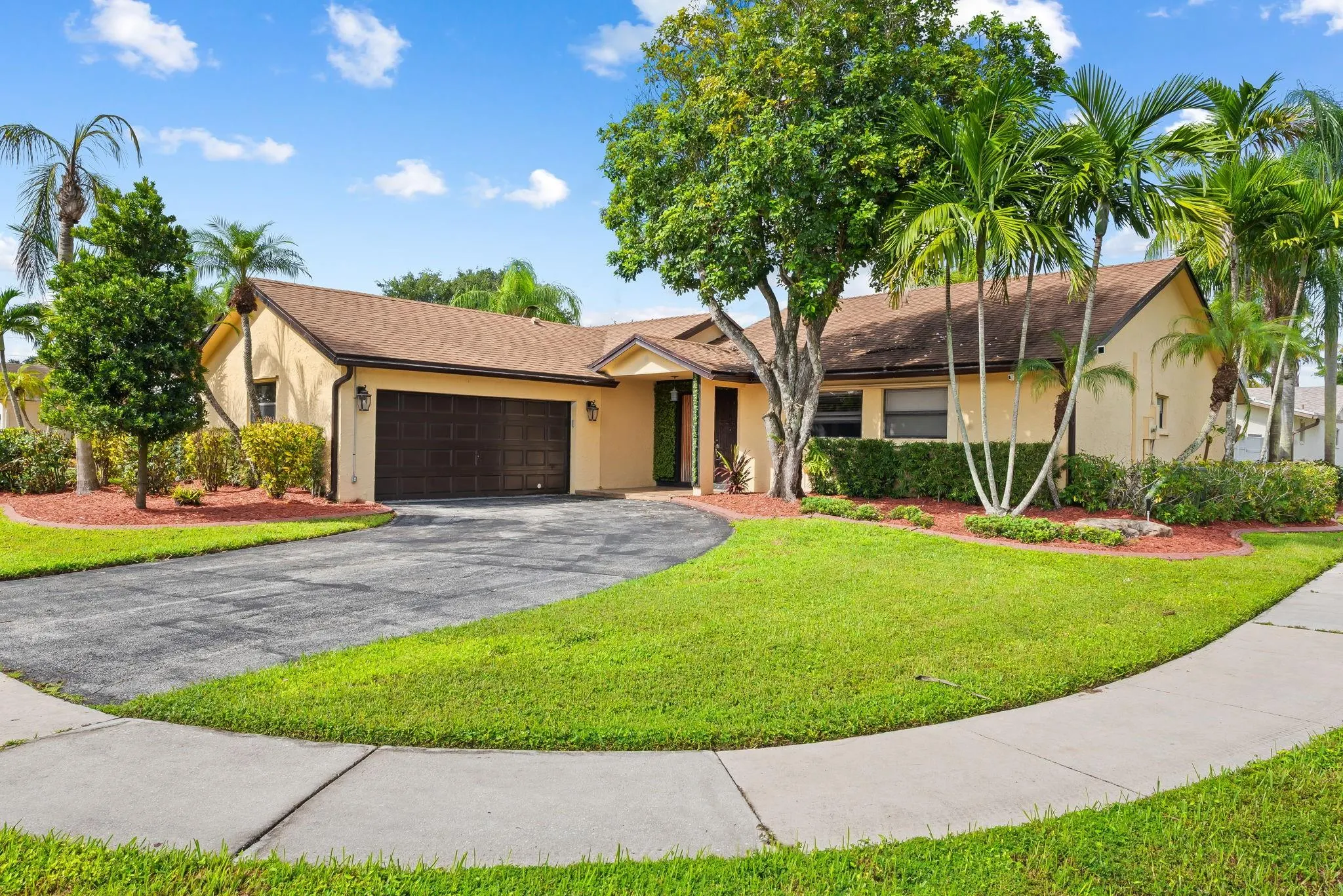563 SW 169th Ave