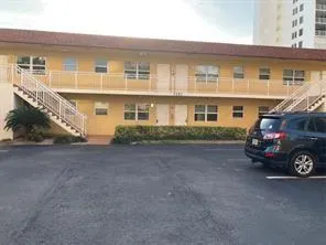2121 N ocean, #3