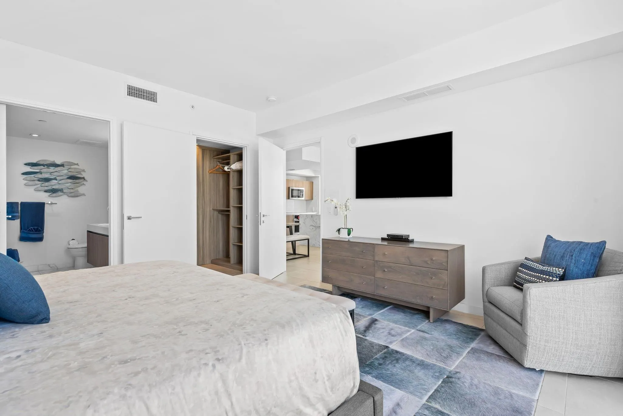 401 N Birch Road, #PH-1215