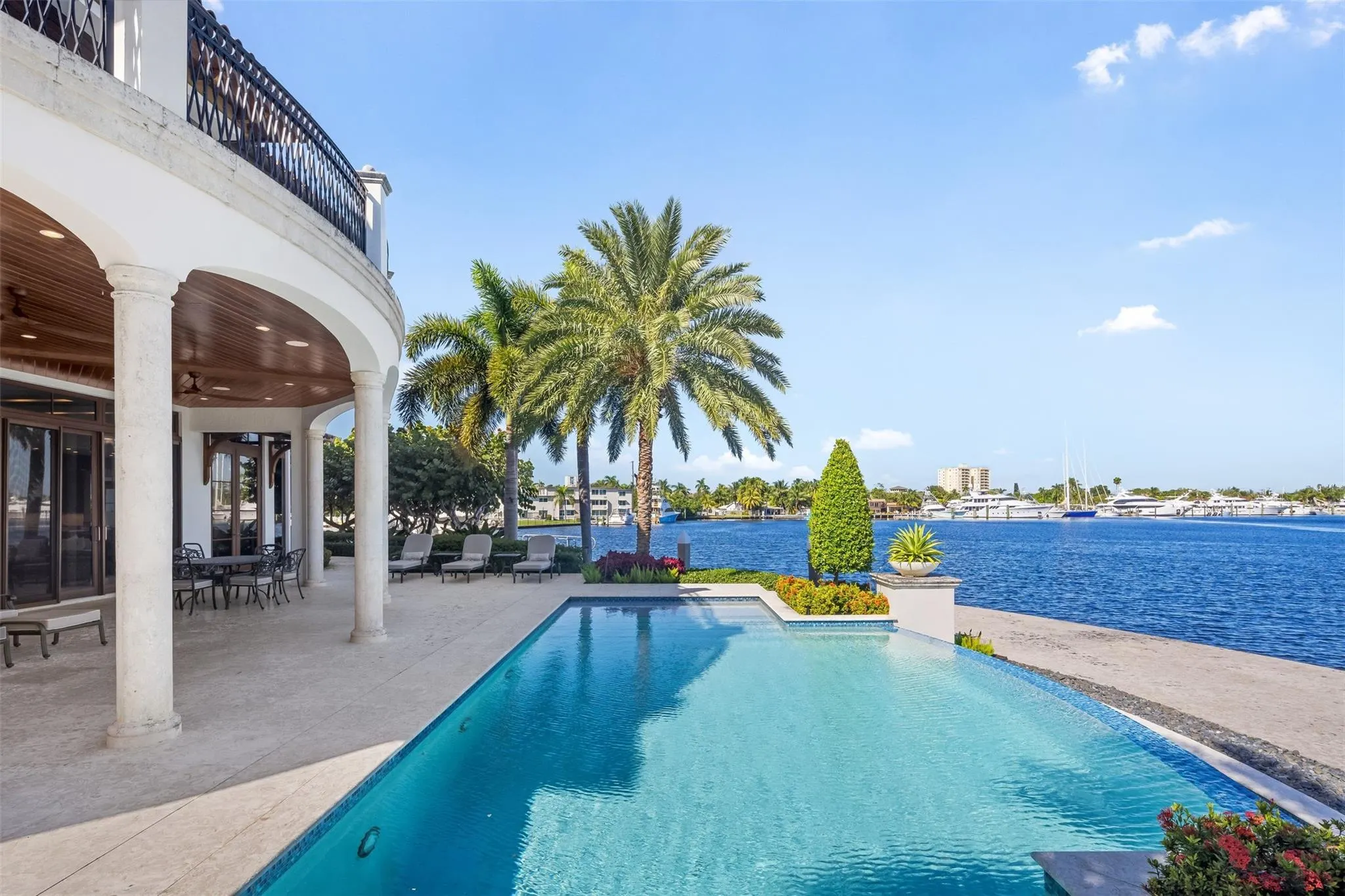 632 2ND KEY DR