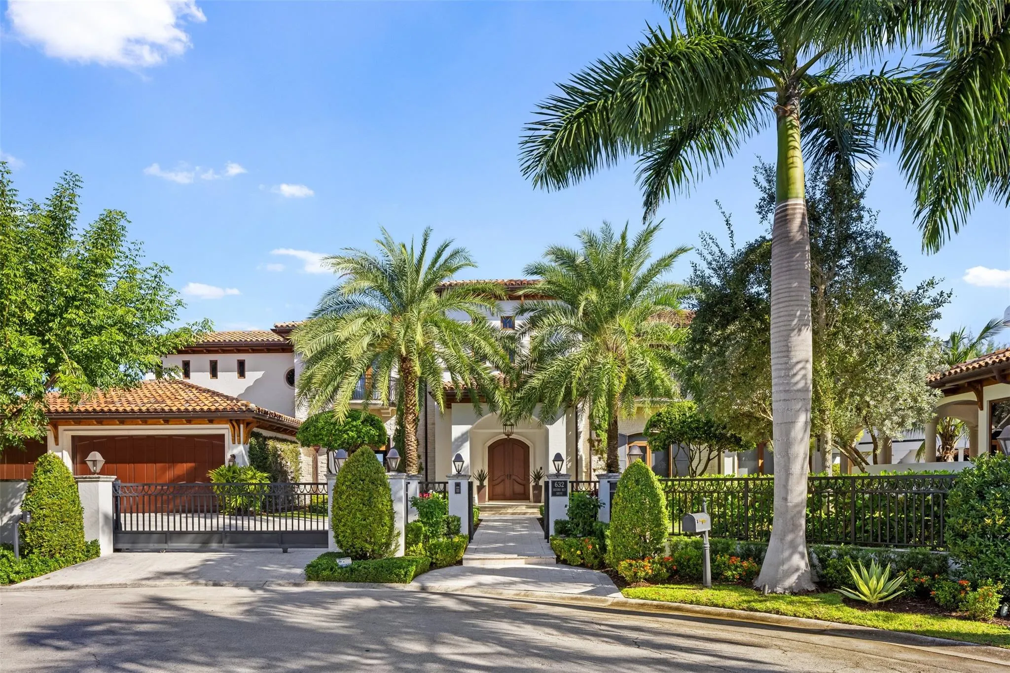 632 2ND KEY DR