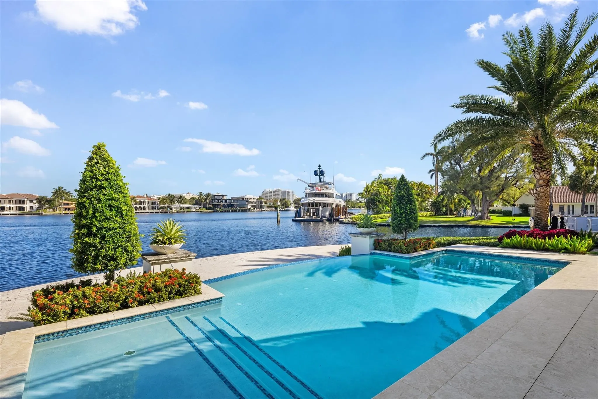 632 2ND KEY DR