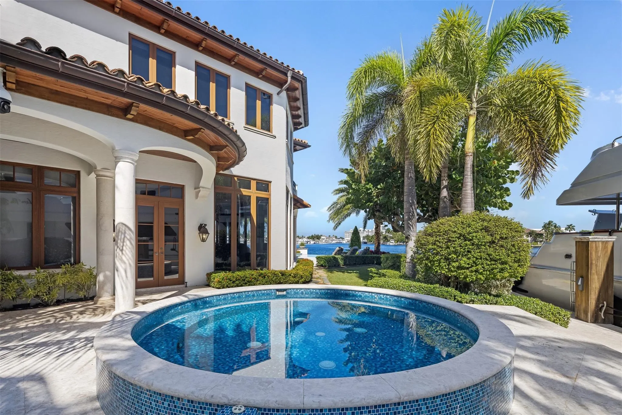 632 2ND KEY DR