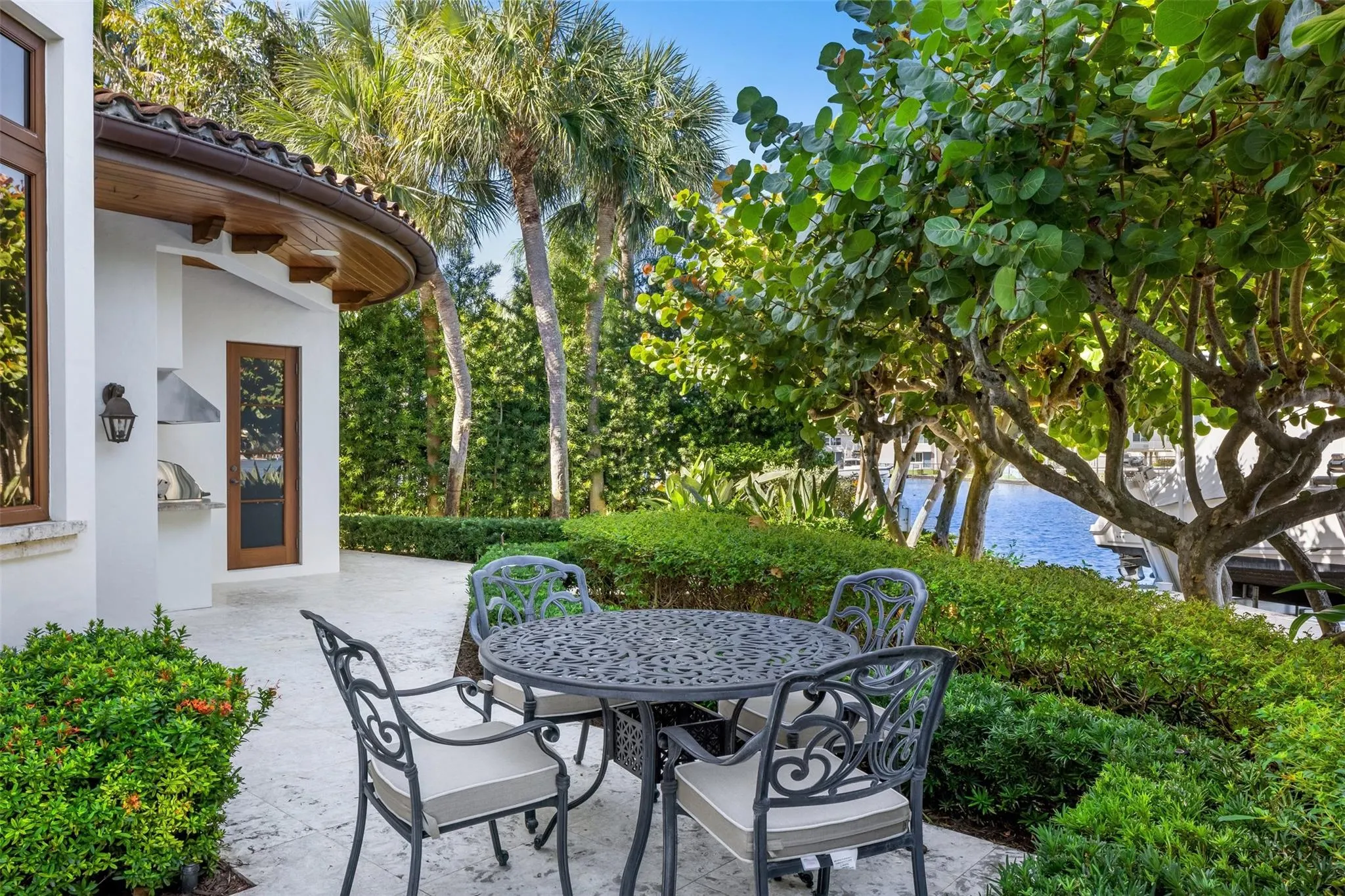 632 2ND KEY DR