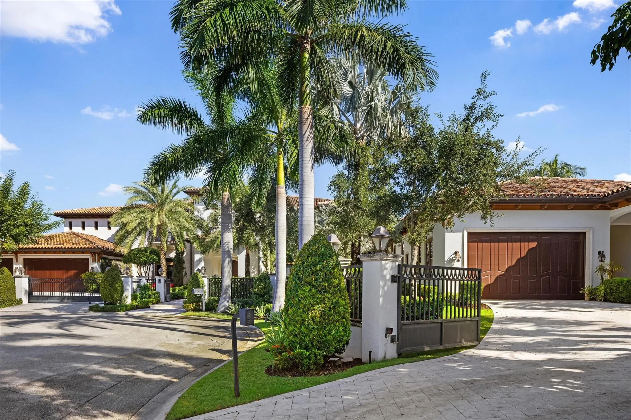 632 2ND KEY DR