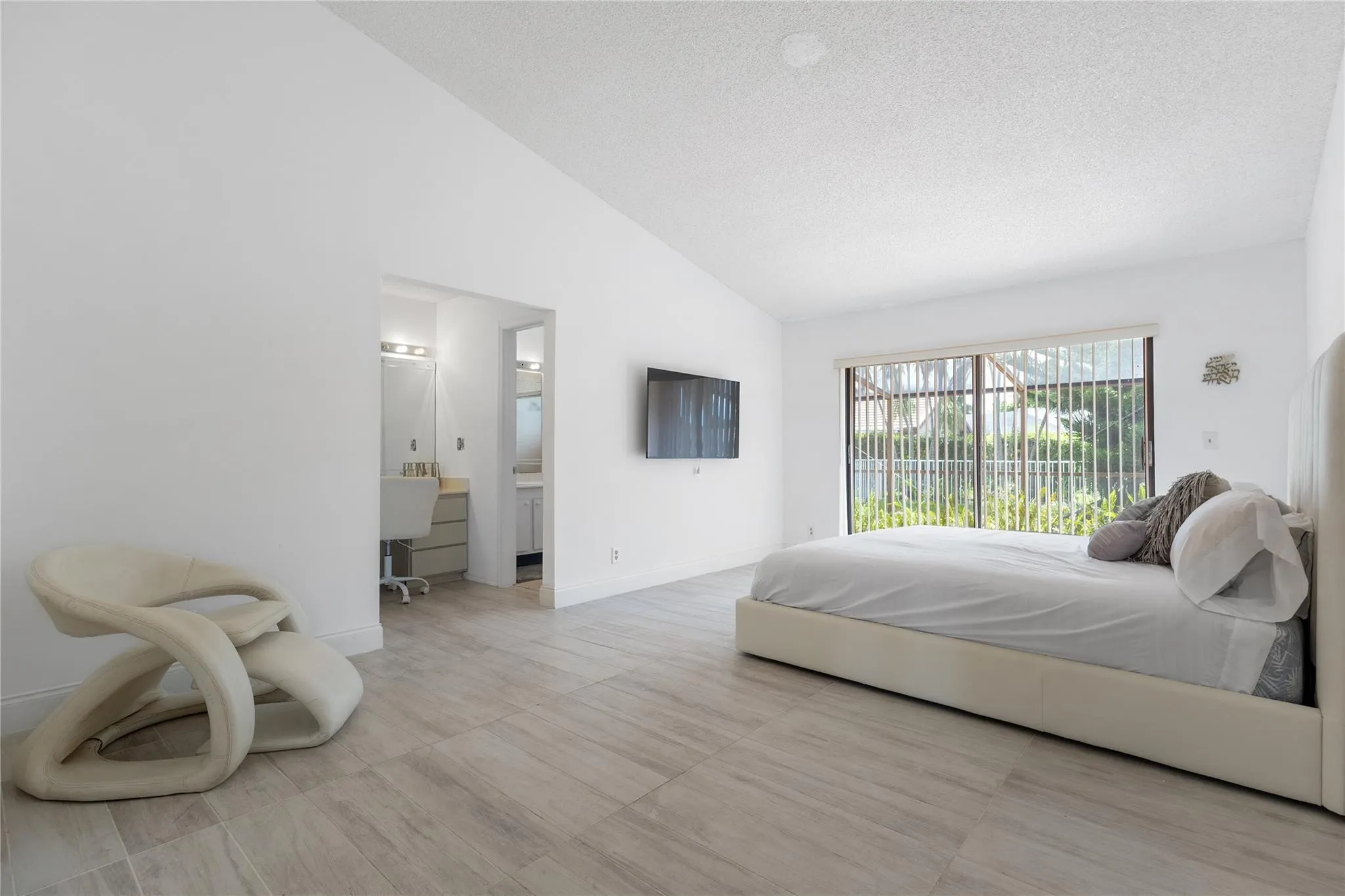 9477 Burlington Pl