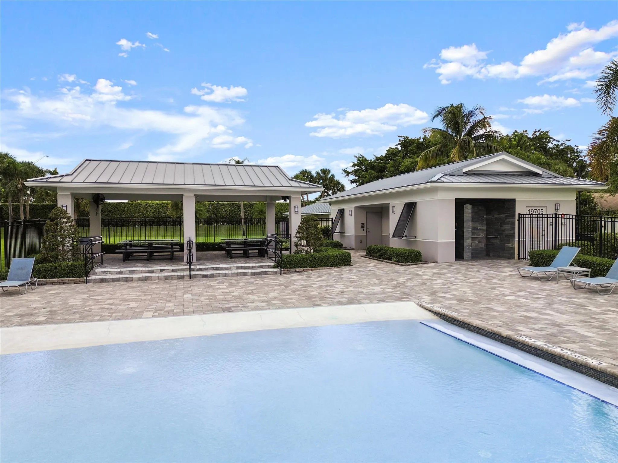 9477 Burlington Pl