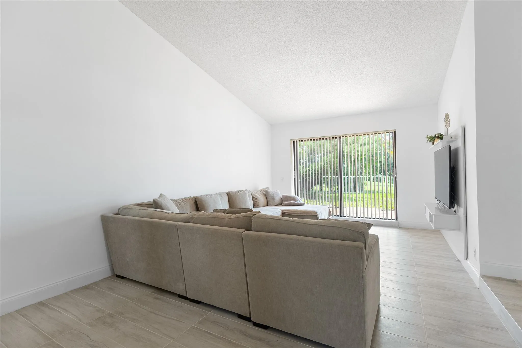 9477 Burlington Pl