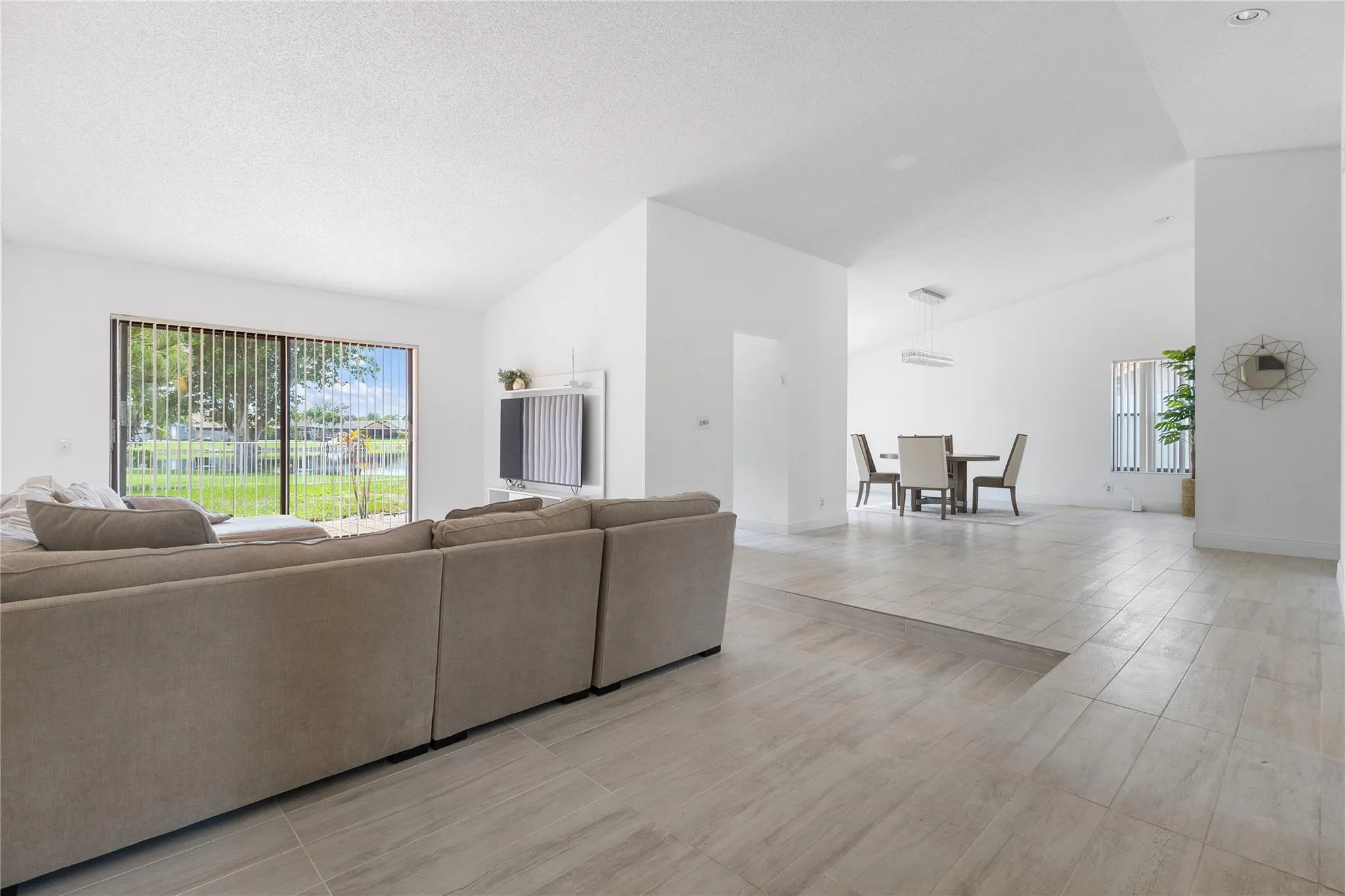 9477 Burlington Pl