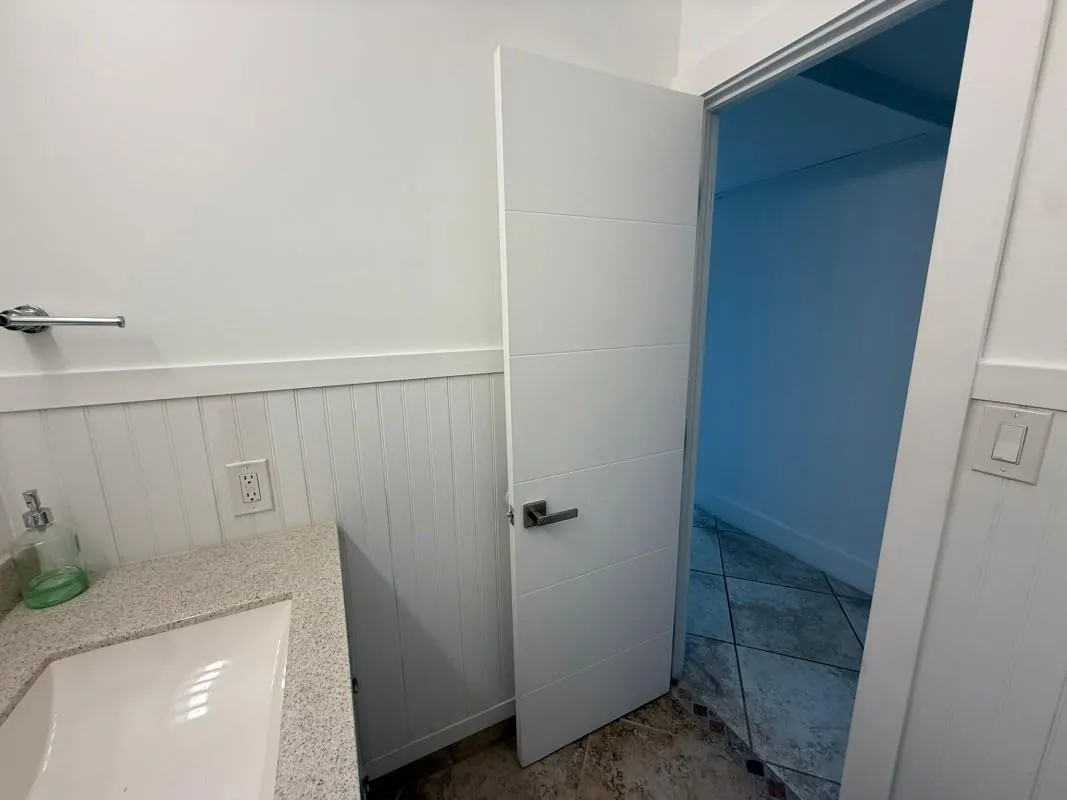 2741 Taft St, #401