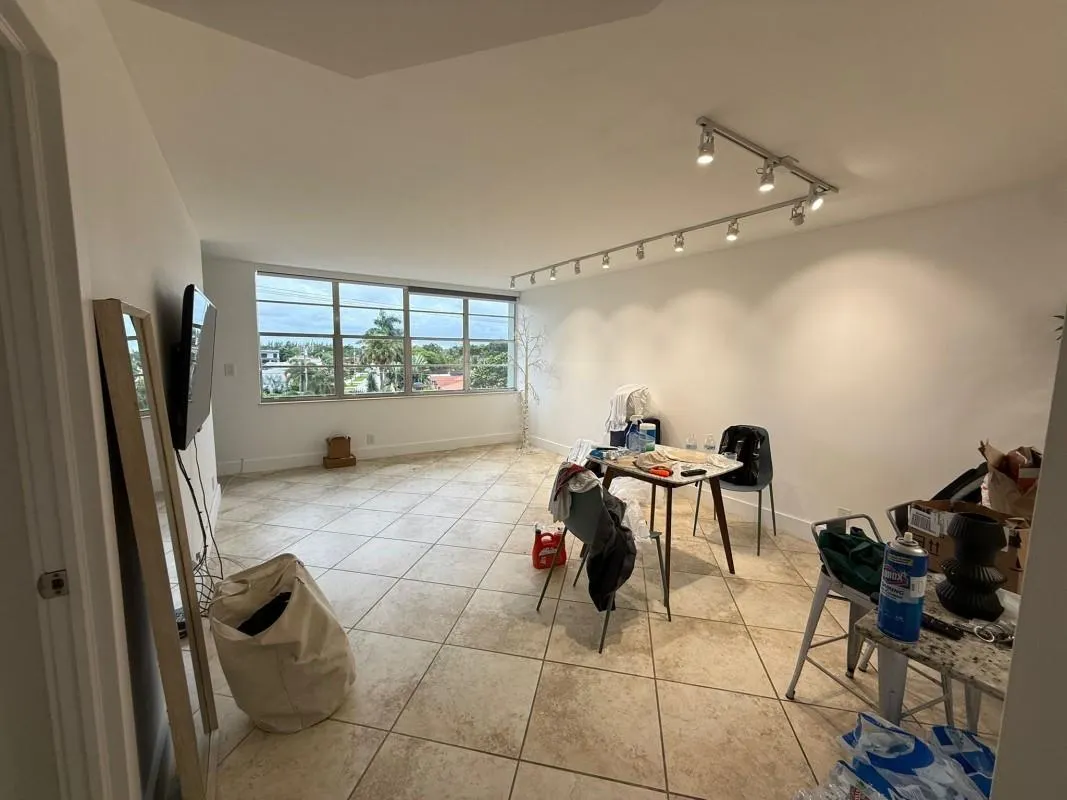 2741 Taft St, #401