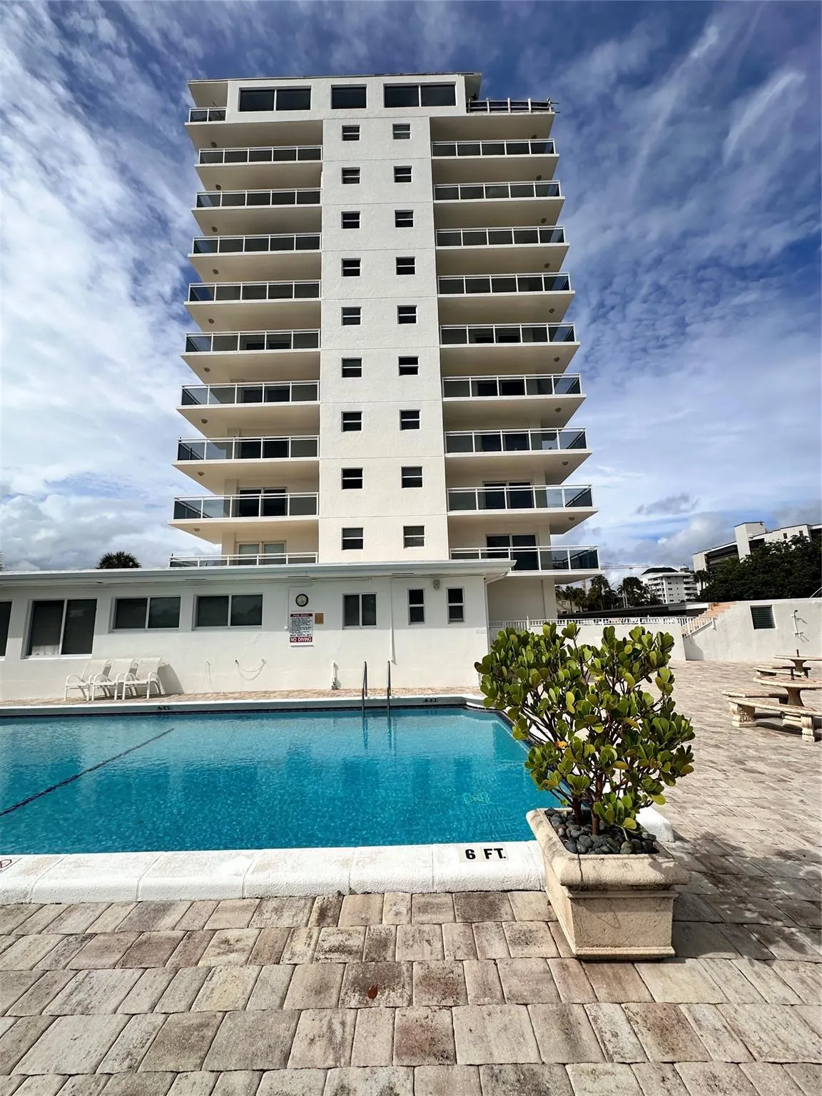 1160 Hillsboro Mile, #304