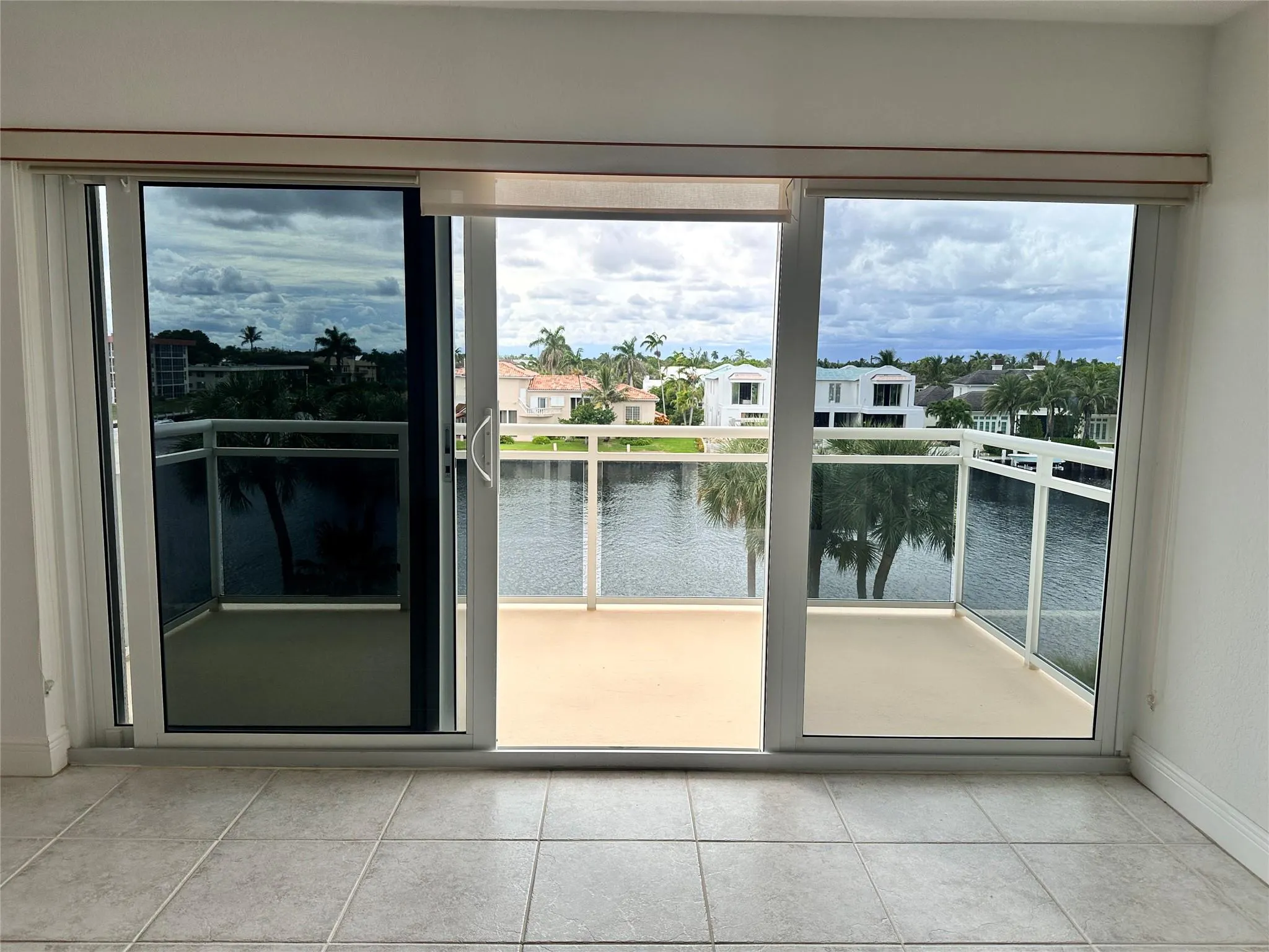 1160 Hillsboro Mile, #304