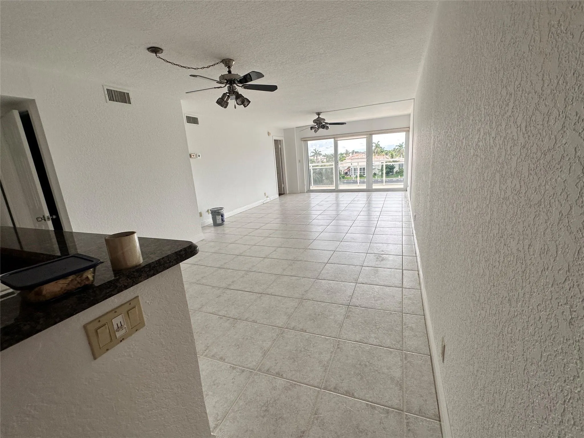 1160 Hillsboro Mile, #304