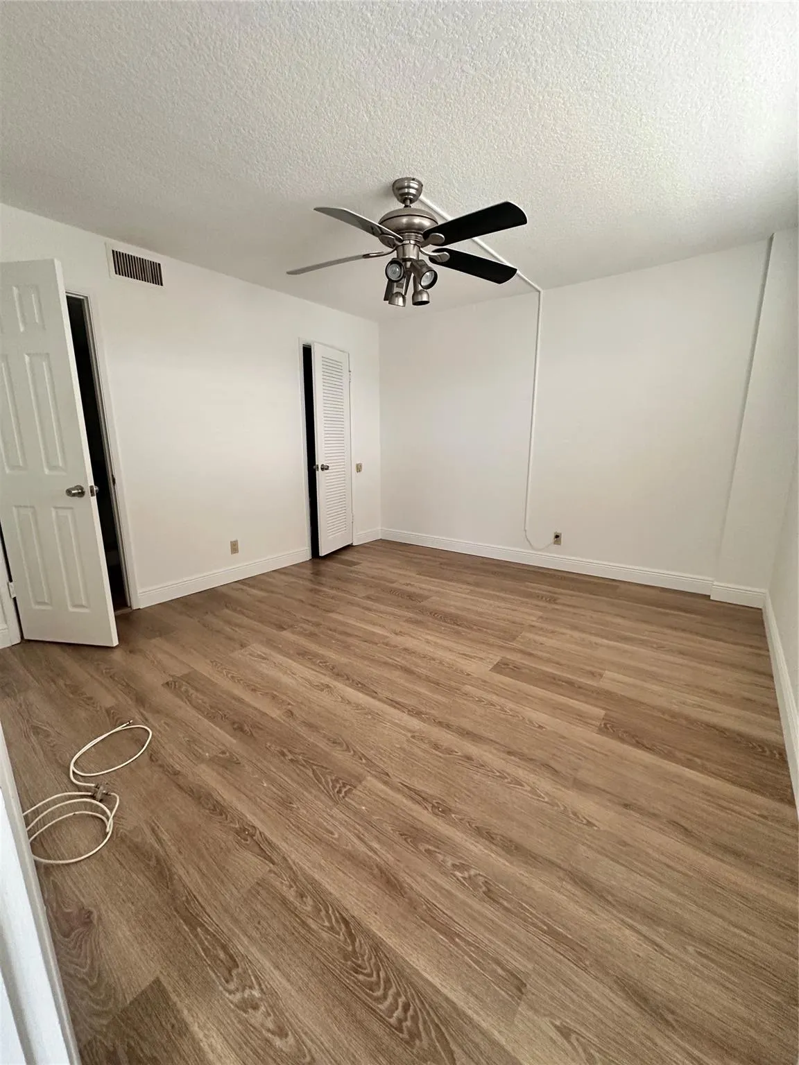 1160 Hillsboro Mile, #304