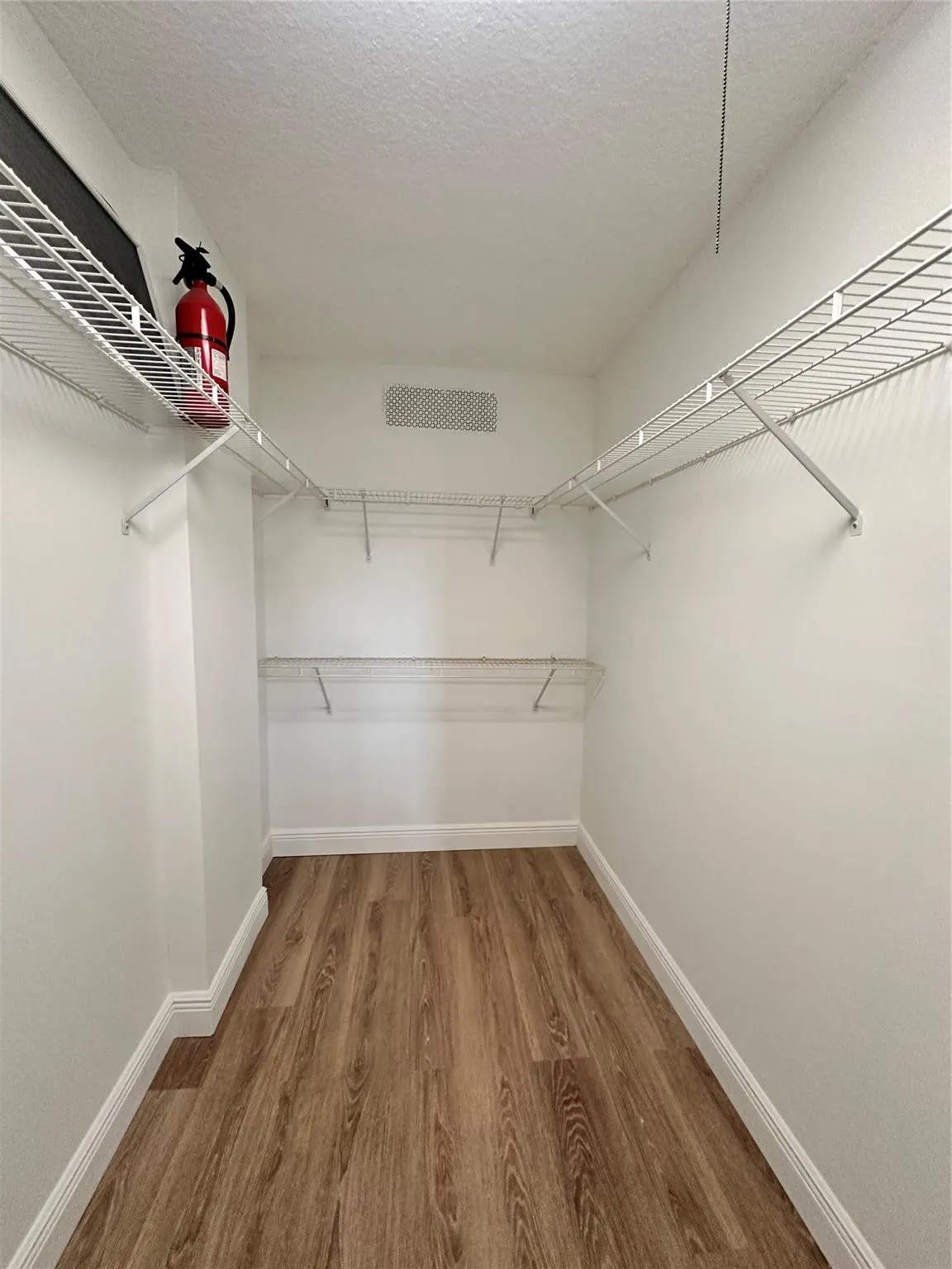 1160 Hillsboro Mile, #304