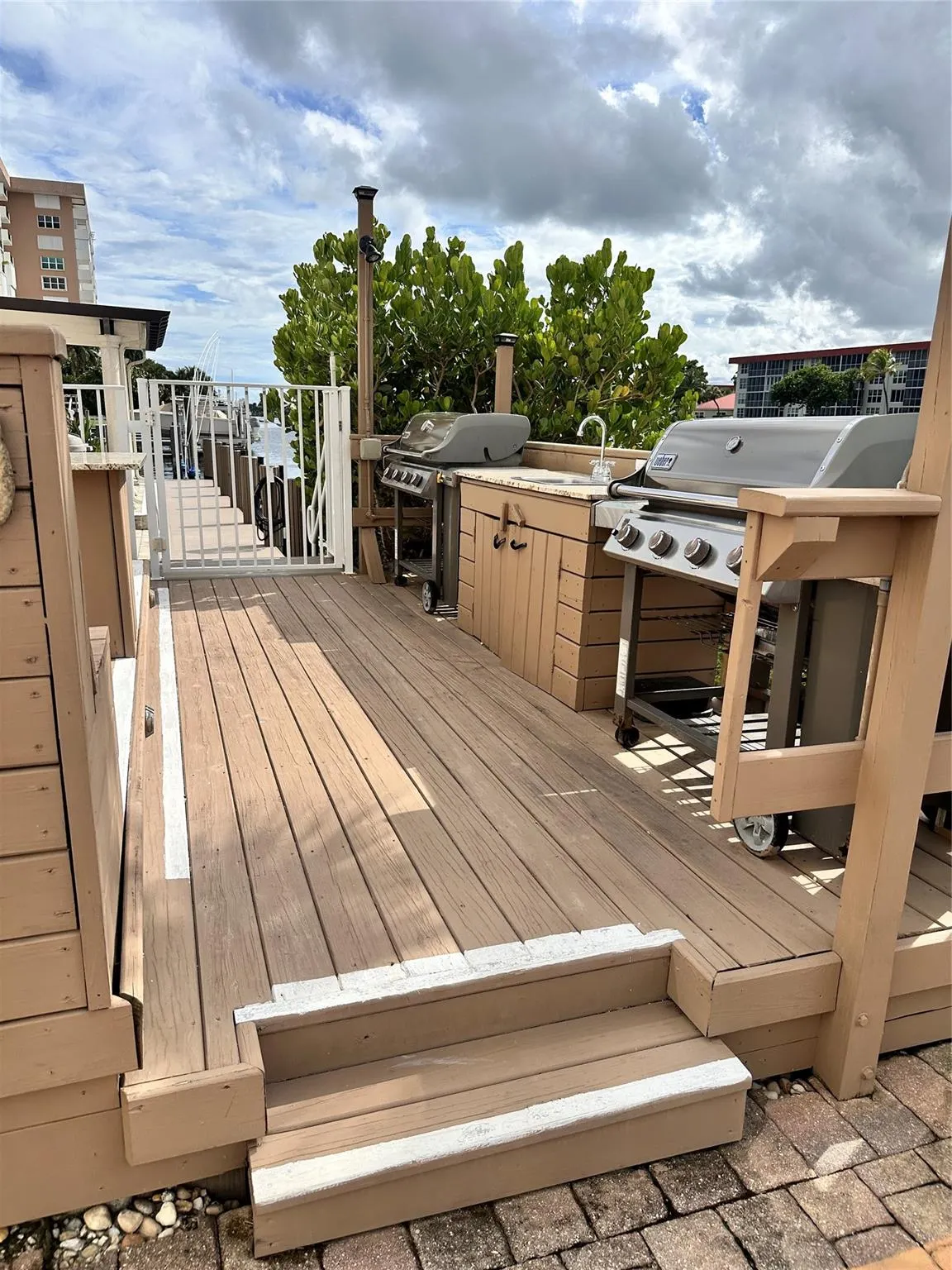 1160 Hillsboro Mile, #304