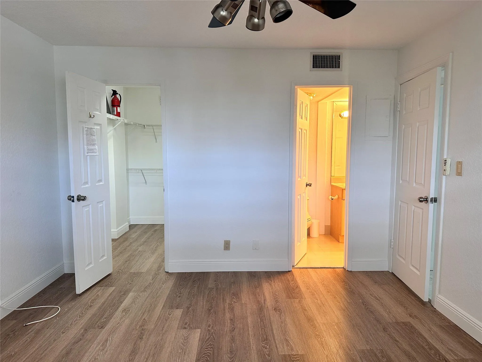 1160 Hillsboro Mile, #304