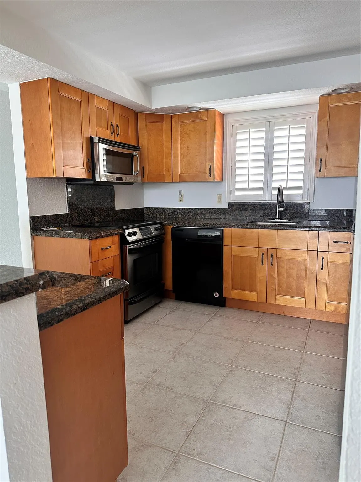 1160 Hillsboro Mile, #304