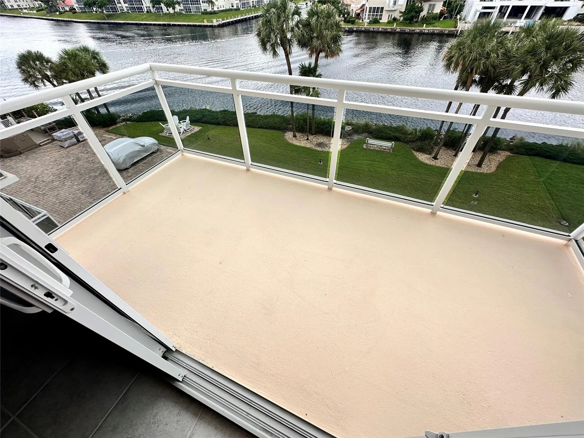 1160 Hillsboro Mile, #304