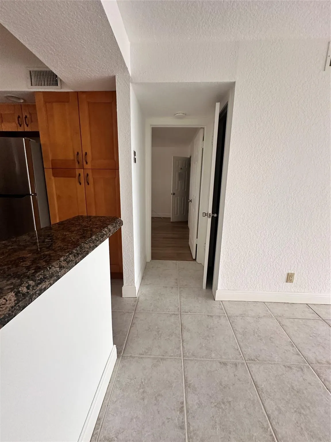 1160 Hillsboro Mile, #304