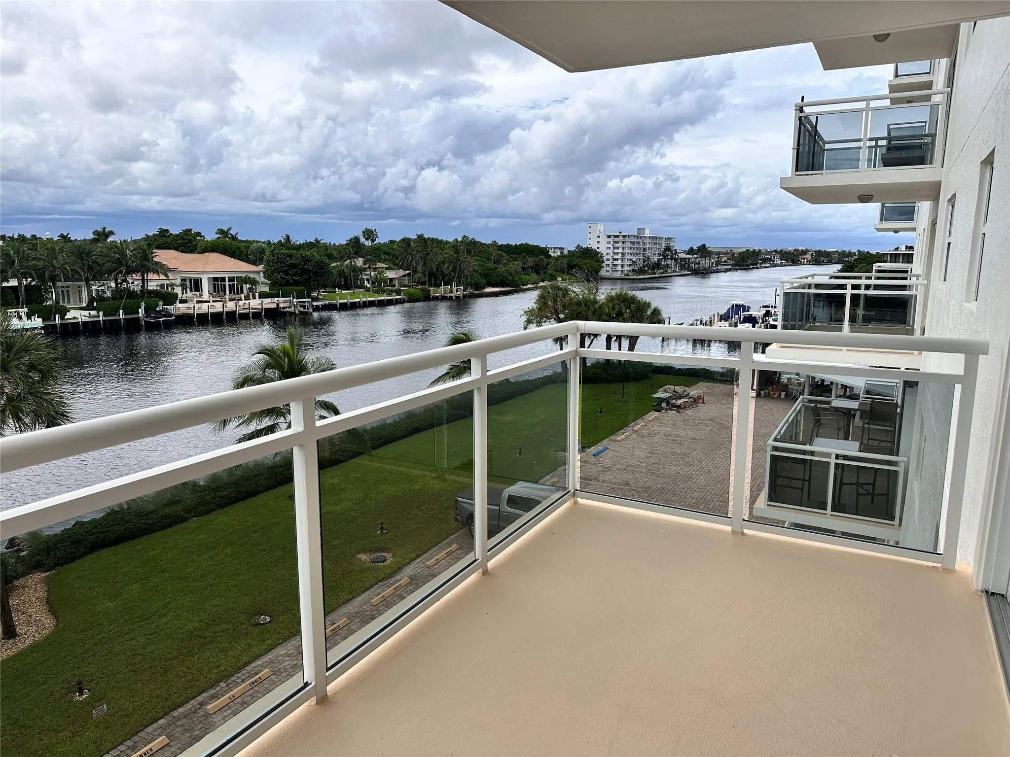 1160 Hillsboro Mile, #304
