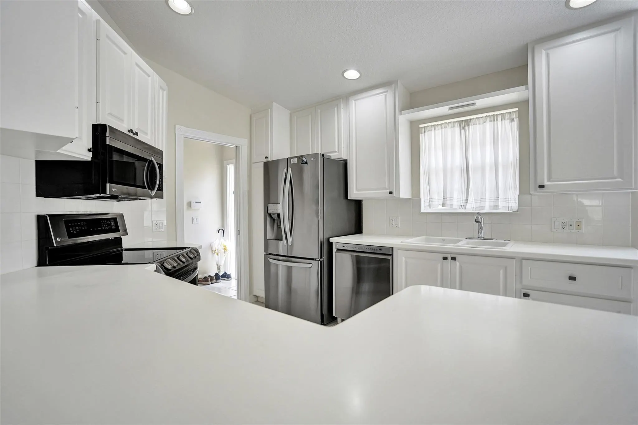 8168 Montserrat Pl