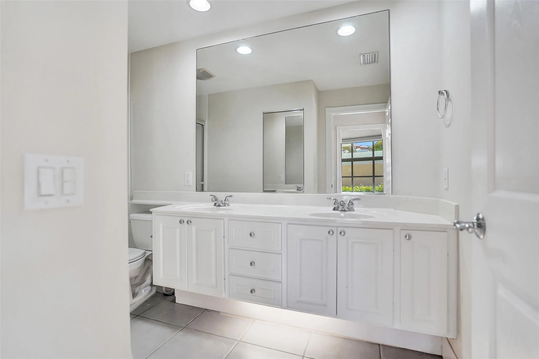 8168 Montserrat Pl