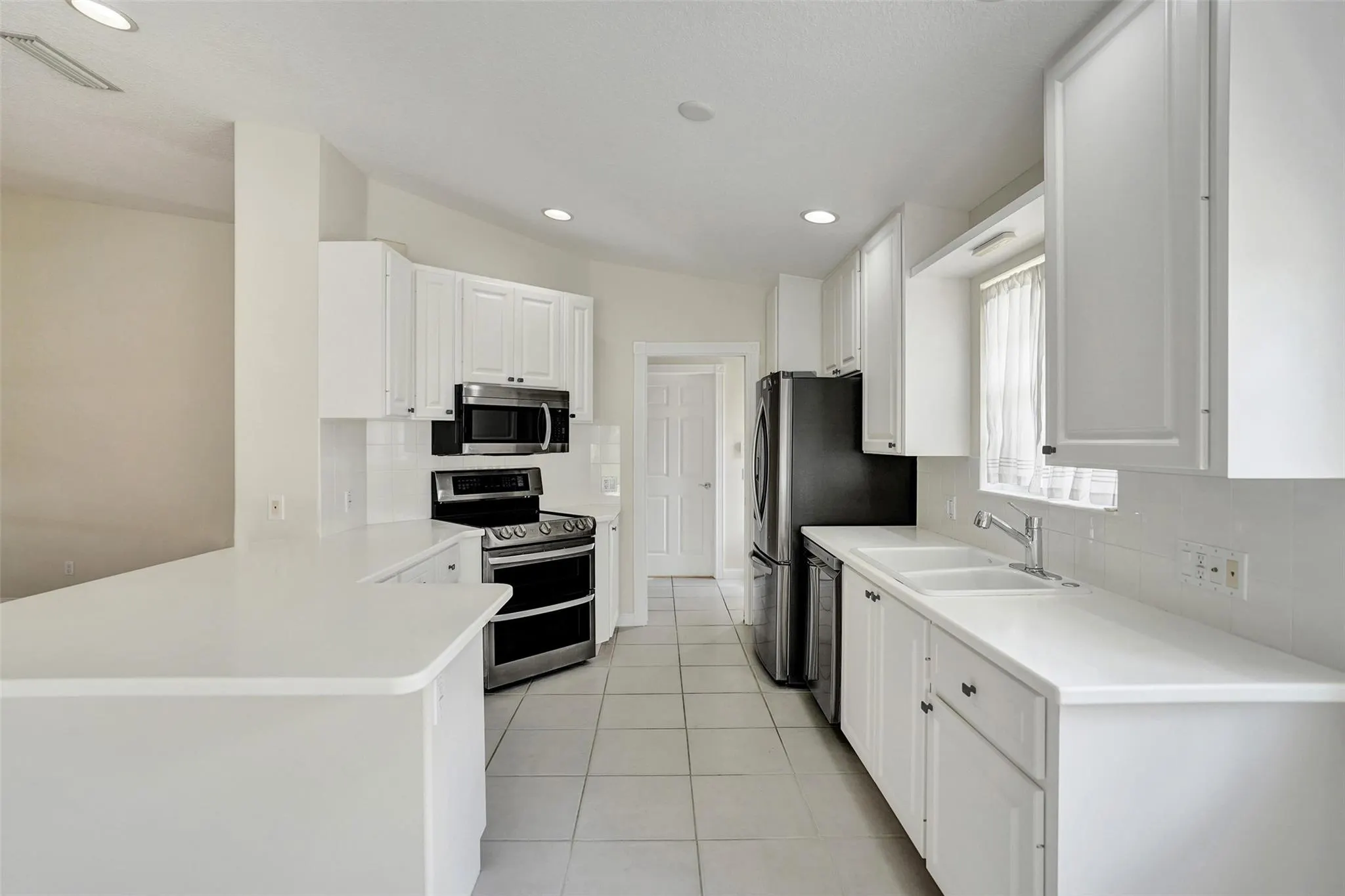 8168 Montserrat Pl