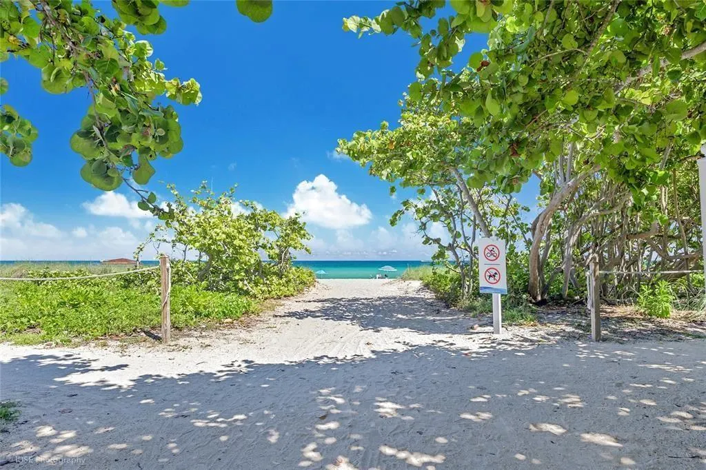 9195 Collins Ave, #PH4