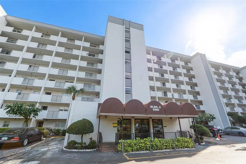 5860 NW 44th St, #706