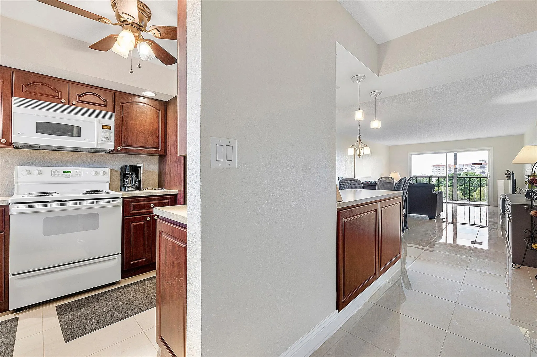 5860 NW 44th St, #706