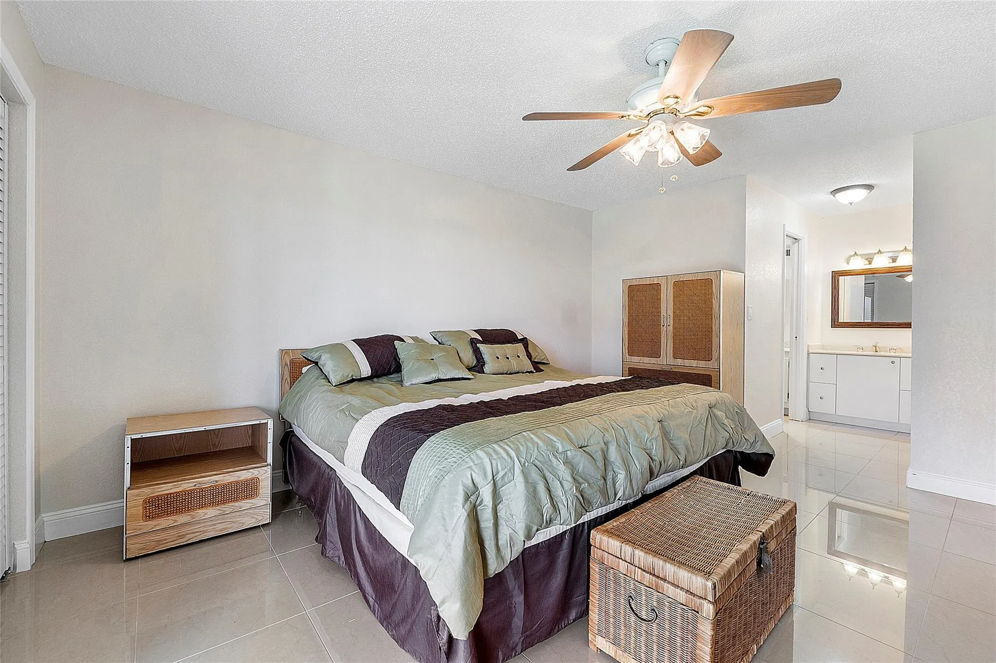 5860 NW 44th St, #706