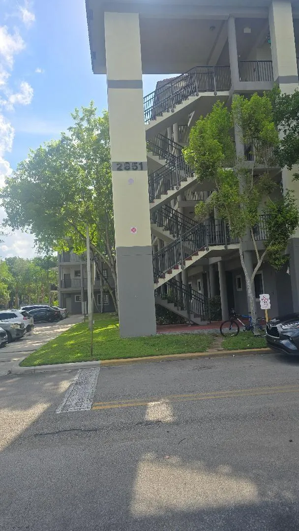 2801 Riverside Dr, #107