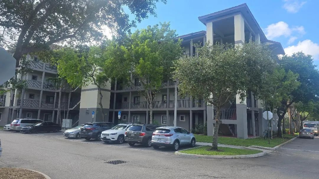 2801 Riverside Dr, #107