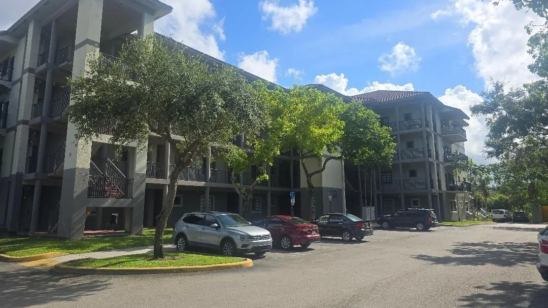 2801 Riverside Dr, #107