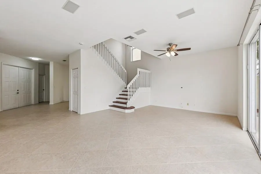 106 Newberry Ln