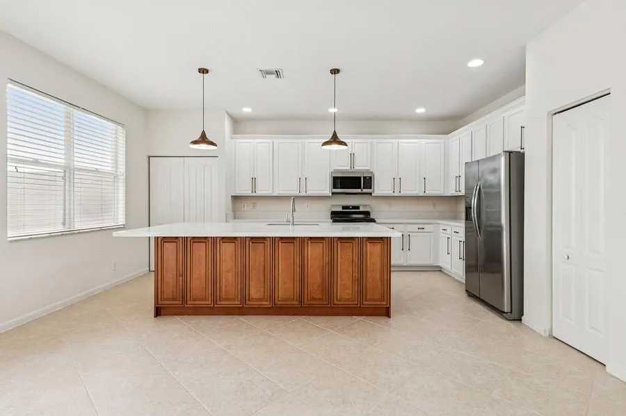 106 Newberry Ln