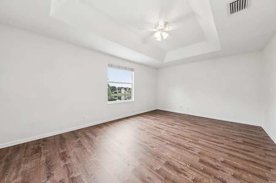 106 Newberry Ln