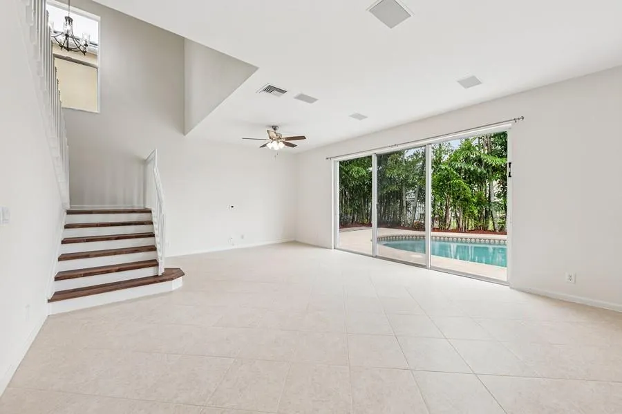 106 Newberry Ln