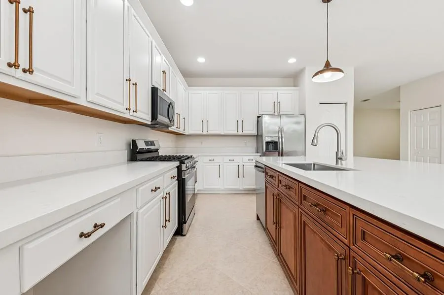 106 Newberry Ln