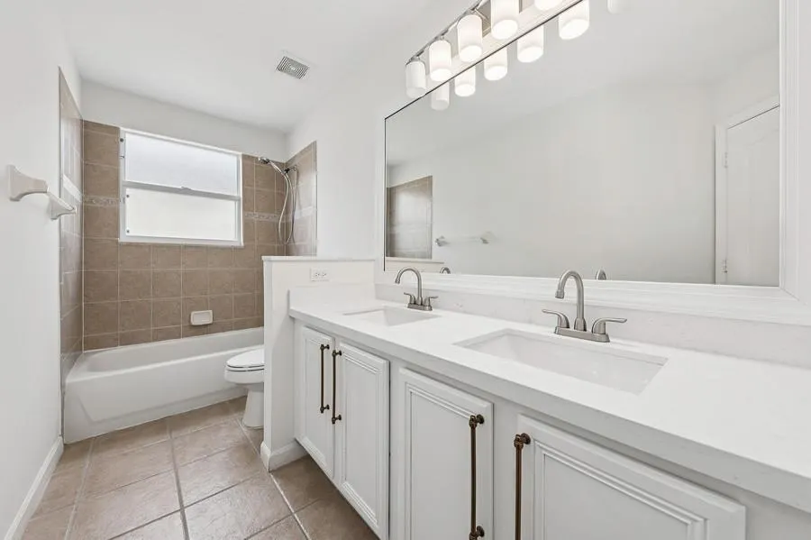 106 Newberry Ln