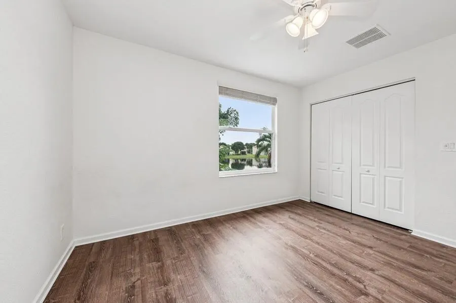 106 Newberry Ln
