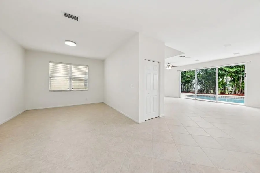 106 Newberry Ln